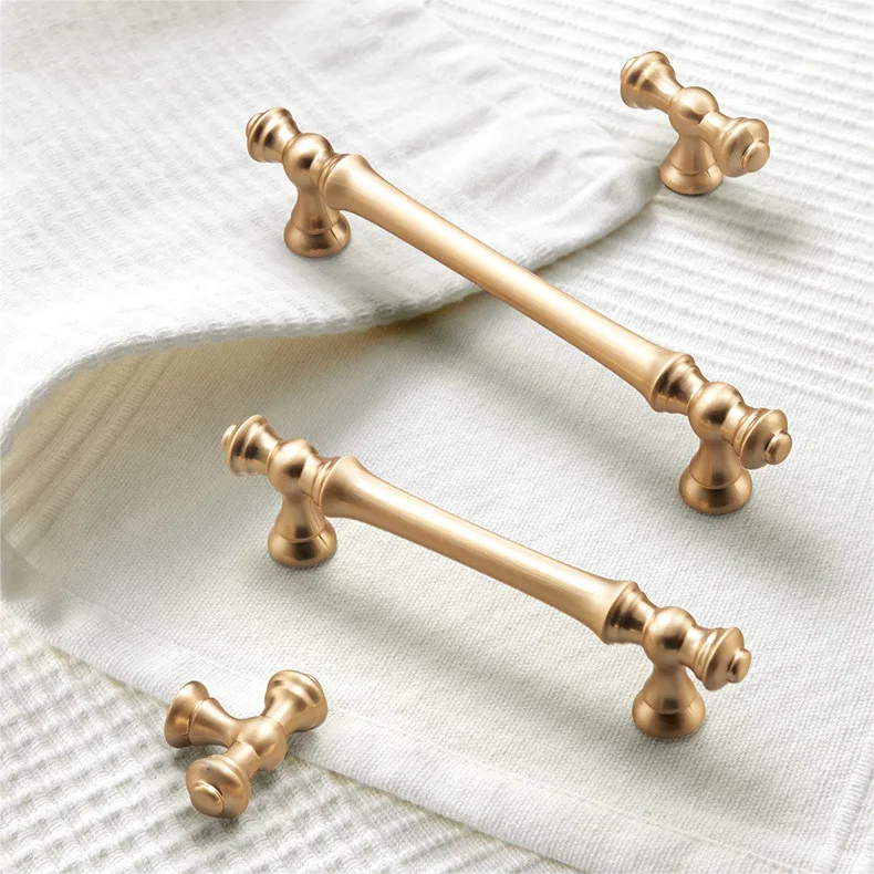 Goldene Aluminium-Bargriffe für Schranktüren & Schubladen in der Küche