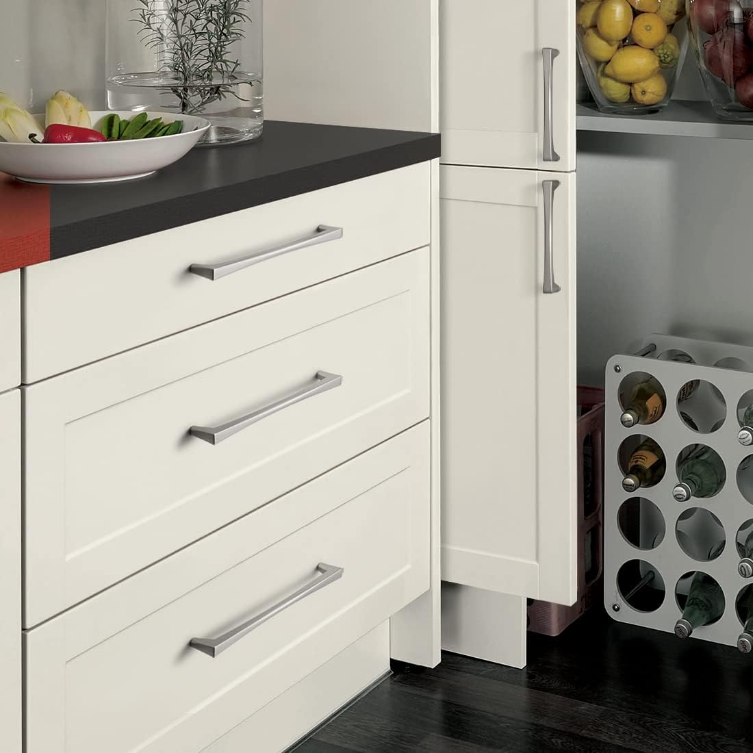 Silberne Küchengriffe für Schränke & Schubladen