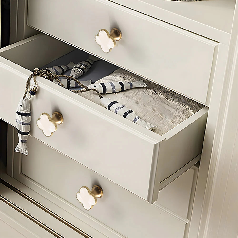 Weiße Blumenform Schrankknöpfe