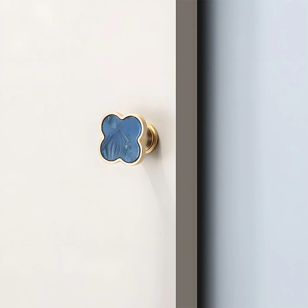 Blaue Blumenform Schrank Knöpfe