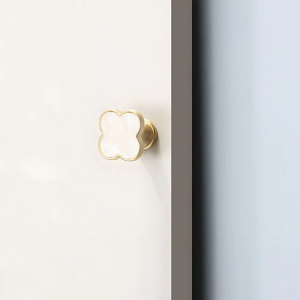 Weiße Blumenform Schrankknöpfe